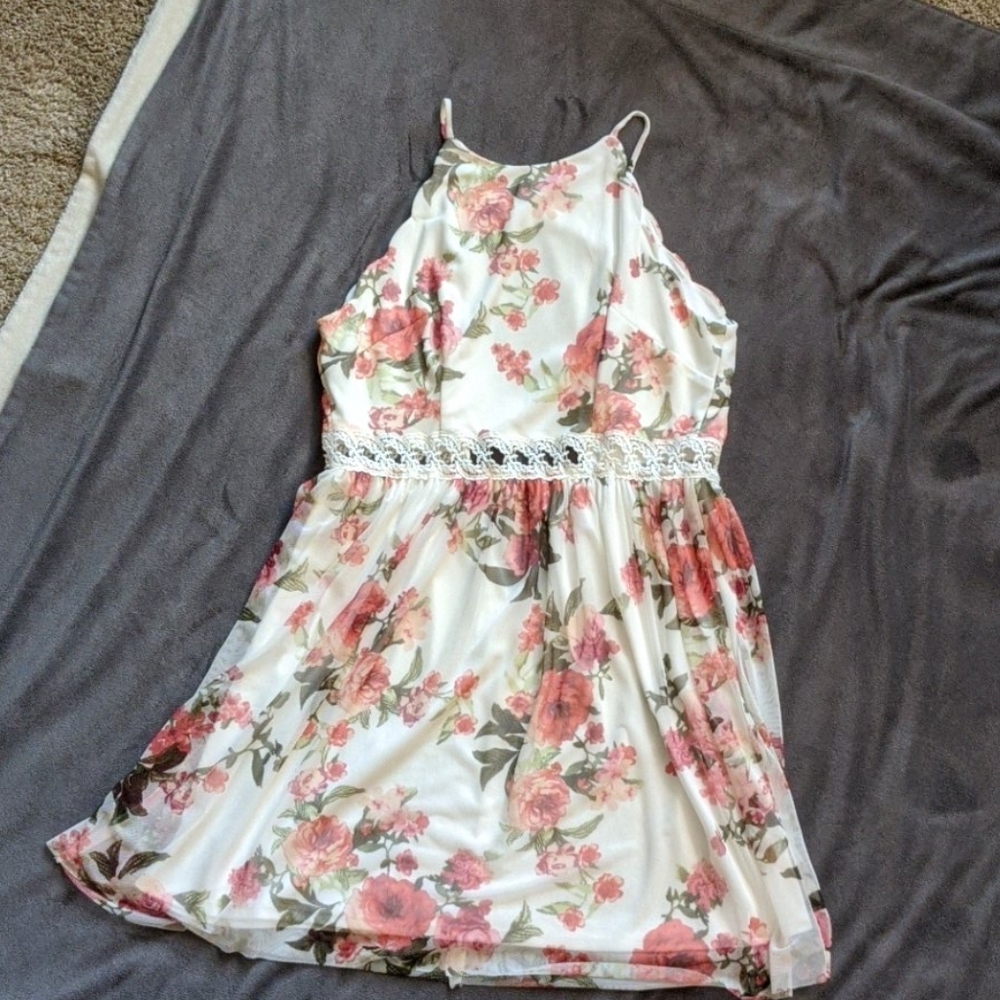Junior's floral sleeveless dress